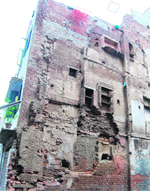 Potential disasters Two unsafe buildings in Amritsar.
