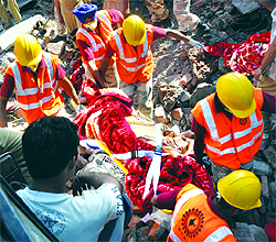 The body of a labourer wrapped in a blanket