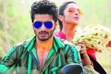 A still from Ishaqzaade