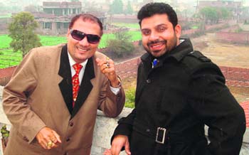 Sing along: Labh Janjua (left)