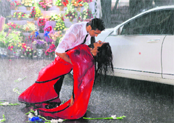 Gulshan Devaiah and Paoli Dam  in Hate Story