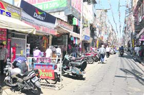 Bypassing rules: Vehicles parked in a no parking zone in Raghunath Bazaar, Jammu