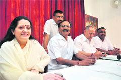 Former Dehradun Mayor Manorama Sharma, Congress spokesperson Surender Aggarwal and former legislator Ranjit Rawat at a press conference in Dehradun