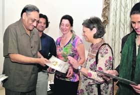 Chief Minister Vijay Bahuguna gives away citation letters to plastic surgeons from the USA in Dehradun on Friday
