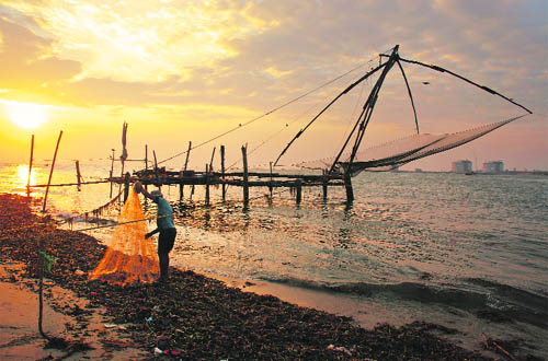 The fishing harbour at Kochi is a minor fishing port in the state and supplies fish to local and export markets
