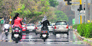The view of a stretch of the road separating Sectors 9 and 10 of Chandigarh. 