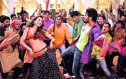 A still from Ishaqzaade