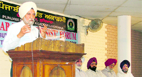 Punjabi University former Vice-Chancellor Dr SS Johl addresses a seminar at the Punjabi Bhawan in Ludhiana on Monday.