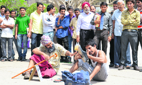Artistes perform the play Mochi da puttat the plaza in Sector 17 of Chandigarh on Tuesday.
