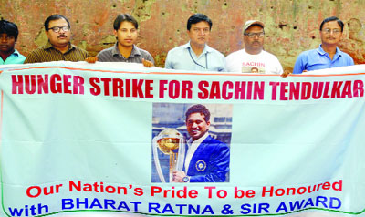 On Sachin Tendulkars 39th birthday, his fans sit on a hunger strike near Parliament demanding the Bharat Ratna and SIR Awad for the cricketer in New Delhi on Tuesday. 