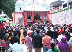 Devotees at Gangotri temple