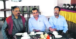 Spokesperson for the Uttarakhand Hotel Assocation Sandeep Sahni (centre) adresses mediapersons in Mussoorie