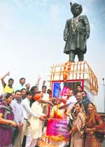 Members of various organisations pay tributes to former ruler of the state Maharaja Hari Singh on his 51st death anniversary in Jammu
