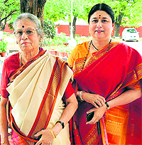 (L-R) Vasundhara Komkali & kalapani komkali