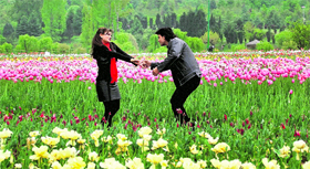 Actors Mukesh Bharti and Priya Kapoor during shooting of the movie Kaash Tum Hote at the Tulip Garden in Srinagar.