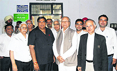 Former Health Minister Satpal Gosain and Congress MLA Surinder Dawar outside a local court in Ludhiana after withdrawing cases against each other.