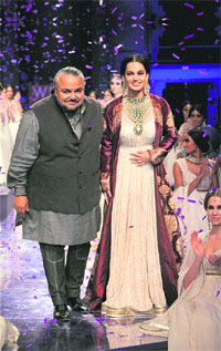 JJ Valaya with Bollywood actor Kangna Ranaut, who displays a creation by the designer at the grand finale of the Wills Lifestyle India Fashion Week in New Delhi