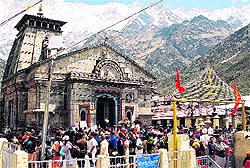 Devotees throng Kedarnath shrine