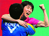 Shon Wan Ho of Korea hugs his coach after defeating Malaysias Lee Chong Wei in the mens singles final of the India Open in New Delhi on Sunday