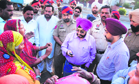 MC officials talk to jhuggi dwellers in Jalandhar on Monday.