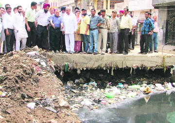 Former Health Minister Satpal Gosain along with municipal officials visit the Ganda Nullah near Issa Nagri in Ludhiana on Monday.