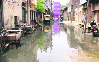 A water-logged street at Kucha Number 7 in Field Ganj, Ludhiana.