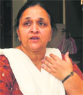 Mohinder Pal Kaur narrates the incident of snatching at her house in of Mohali on Tuesday. 