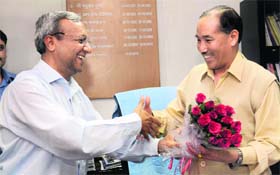 Alok Kumar Jain (right), new Chief Secretary, Uttarakhand, being greeted by outgoing Chief Secretary Subhash Kumar in Dehradun on Tuesday