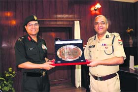 State DGP Vijay Raghav Pant presents a memento to Maj-Gen Ranvir Yadav, GOC, Sub-Area, Uttarakhand, in Dehradun on Tuesday