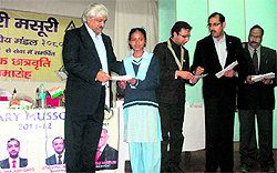Uttarakhand Planning Minister Dinesh Agarwal distributes scholarship cheques among students in Mussoorie