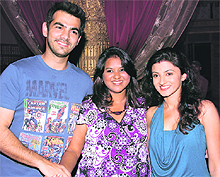 Karan V Grover and Suhasi Dhami pose with a fan (middle)
