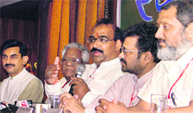 BJP chief Ashwani Sharma (C) in Ludhiana.