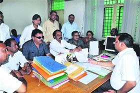 Congress legislator Raj Kumar presents a memorandum to the Mukhya Nagar Adhikari of the Municipal Corporation in Dehradun on Tuesday