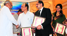 Chief Minister Bhupinder Singh Hooda congratulates Dr Harsh Mohan for getting the Haryana Vigyan Ratna award in Chandigarh on Tuesday as two other awardees, Dr SKS Marya and Dr Gitanjali Yadav, look on.