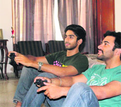 Vikhyat Mahajan (left)