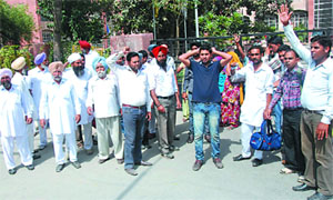 Parents and family members of the arrested special trainer teachers staging a protest outside the Mini-secretariat in Bathinda on Wednesday. The teachers were arrested from village Maluka. 