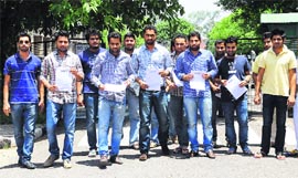 SOPU members at the VC office with the memorandum against admission guidelines for sports quota. 