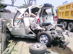 Mangled remains of Safari that collided with a Canter near Khanna
