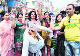 INTUC women cell members burn an effigy of labour leader D Sanjeeva Reddy in Haridwar on Thursday