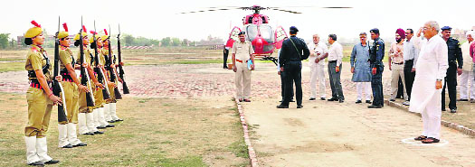 Women police presents a guard of honour to Chief Minister Bhupinder Singh Hooda at a helipad in Rohtak