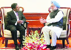 PM Manmohan Singh and Maldives President Mohamed Waheed at a meeting in New Delhi