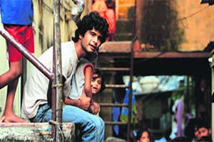 Peddlers, a film set in the Mumbai underworld, explores the opposition in the citys labyrinths between a drug dealer and a cop