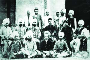A group photograph of The Tribune employees in 1905