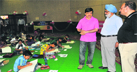 The Tribune Trust President Justice (retd) SS Sodhi flanked by The Tribune General Manager, Mr Sanjay Hazari (right)