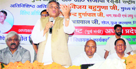 Chief Minister Vijay Bahuguna at a convention of the INTUC in Dehradun on Sunday.