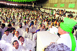 INLD chief Om Prakash Chautala addresses a meeting of party workers at Fatehabad on Sunday