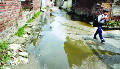 Sewer overflows in the streets of Ekta Nagar in Ward number 10. Several cases of diarrhoea were reported in the area in 2011.