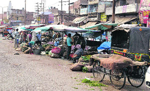 Roadside vendors have encroached upon a road in the ward