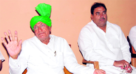 INLD chief Om Prakash Chautala underscores a point at a press conference in Sirsa on Monday.