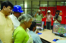 Chief Minister Sheila Dikshit and Power Minister Haroon Yusuf at the Bawana power plant